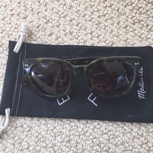 Square framed sunglasses